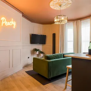  Apartment Stylish Central